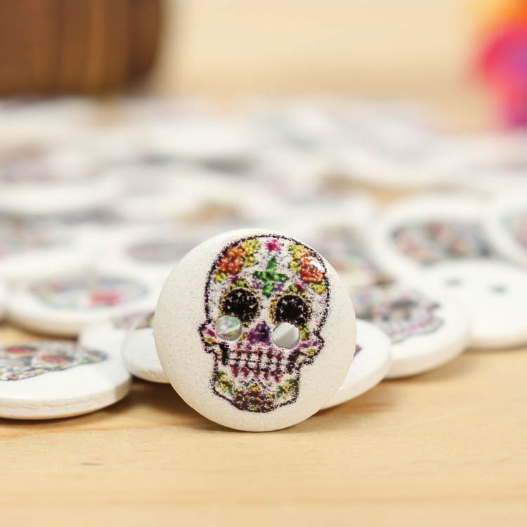 skull sewing button