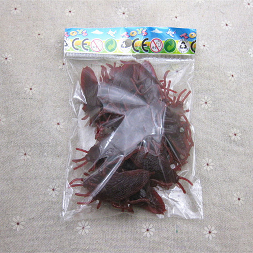 20pcs/set Halloween Plastic Cockroach Bug Joke Toys Realistic Roaches for Halloween Fool's Day Party Decoration