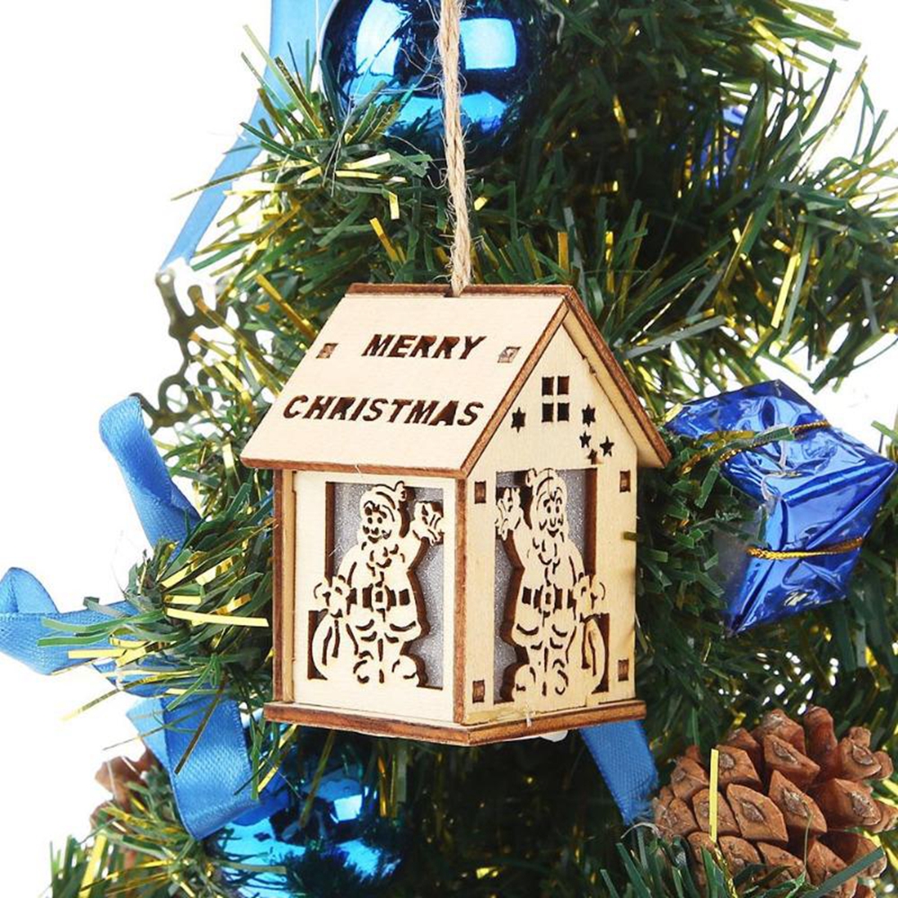 

Mini Cute Wood Hollow House Colorful Рождественская елка висит LED Ночной свет для домашнего украшения