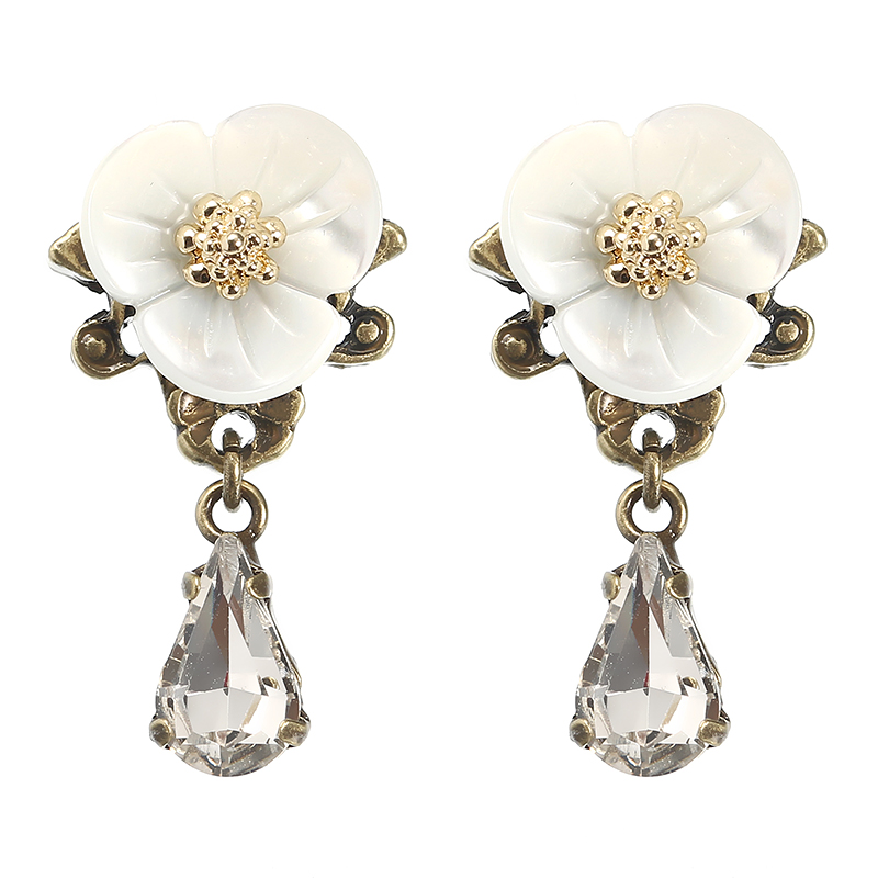 

JASSY® Elegant White Shell Flower Crystal Earring