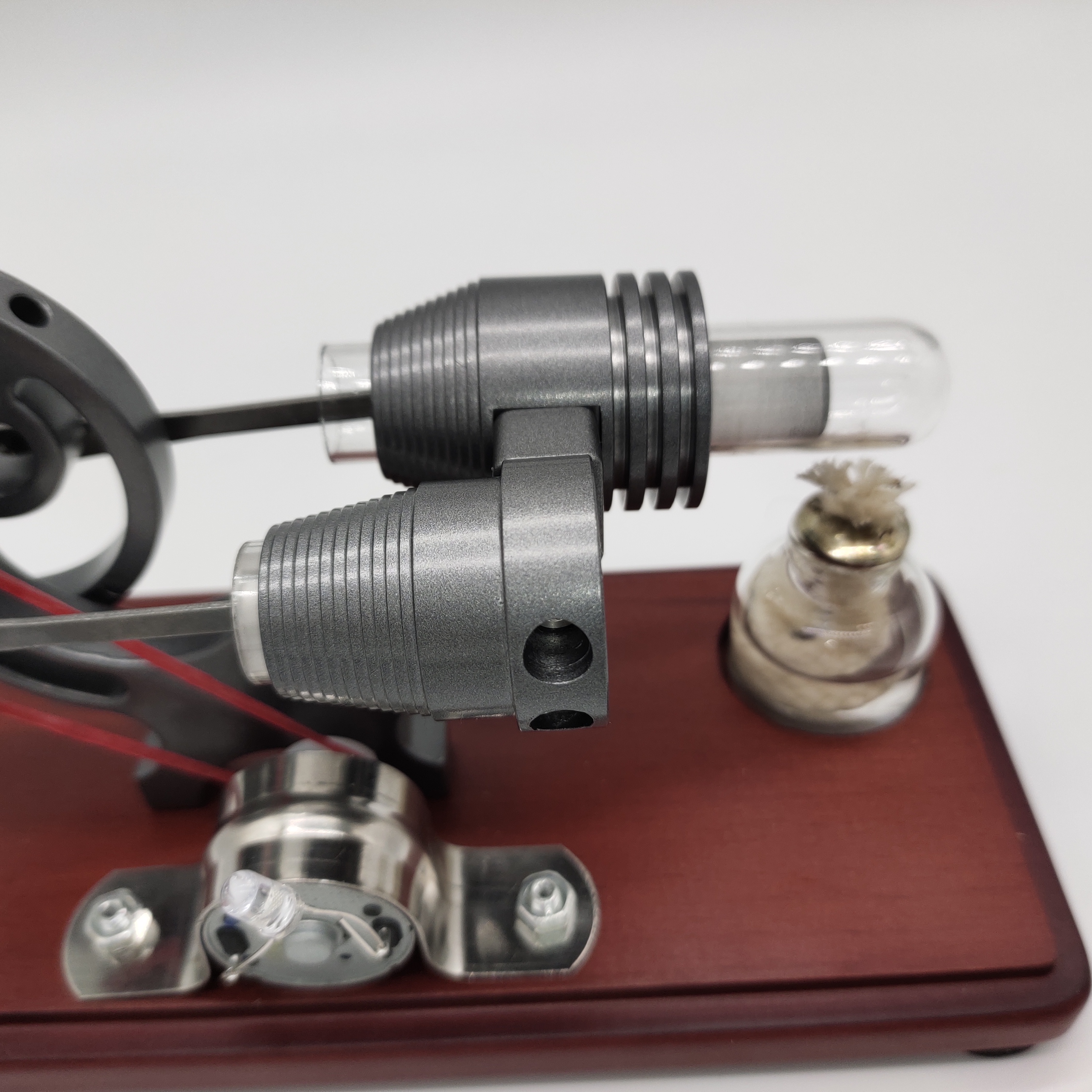 Wood Bottom Plate Stirling Generator With LED Light String Portable Bag Safe Packaging Stirling Engine - Photo: 2