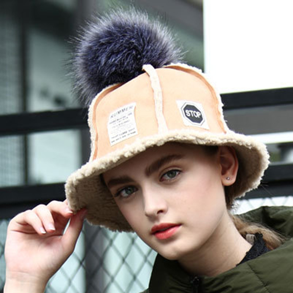 

Women Winter Lamb Wool Bucket Hat Thickening Warm Fisherman Hat With Real Raccoon Ball